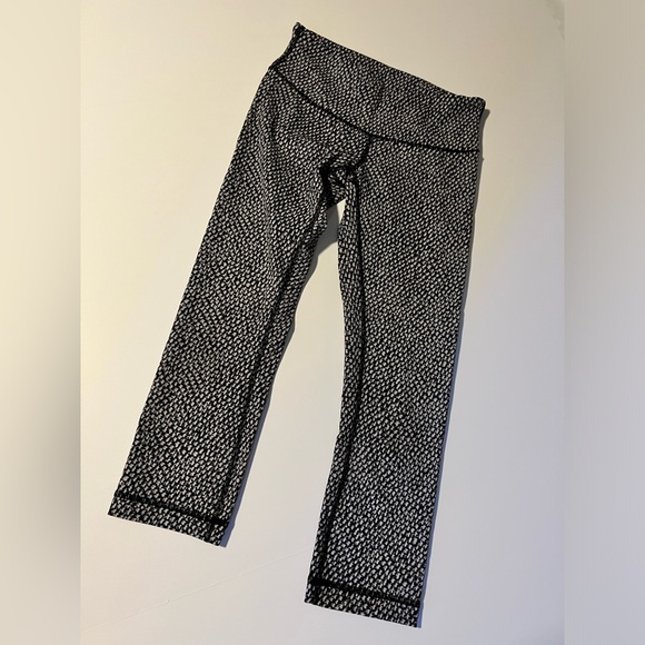 Lululemon crop leggings - Picture 2 of 4